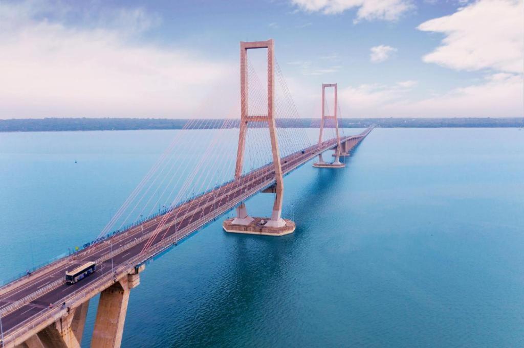 Graha Teras Syariah Surabaya Exterior foto
